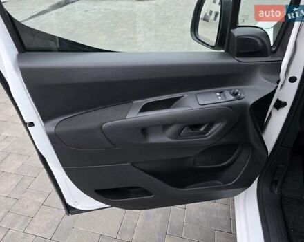 Белый Опель Комбо груз.-пасс., объемом двигателя 1.56 л и пробегом 160 тыс. км за 14800 $, фото 13 на Automoto.ua