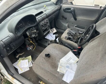 Опель Комбо груз.-пасс. 1995 в Кривом Роге на Automoto.ua Белый Опель Комбо груз.-пасс., объемом двигателя 1.9 л и пробегом 200 тыс. км за 288 $, фото 4 на Automoto.ua