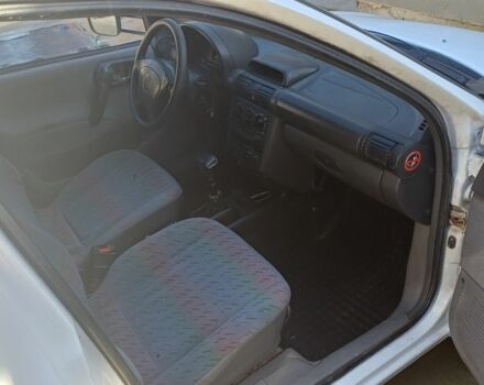 Білий Опель Комбо вант.-пас., об'ємом двигуна 1.4 л та пробігом 444 тис. км за 1100 $, фото 12 на Automoto.ua