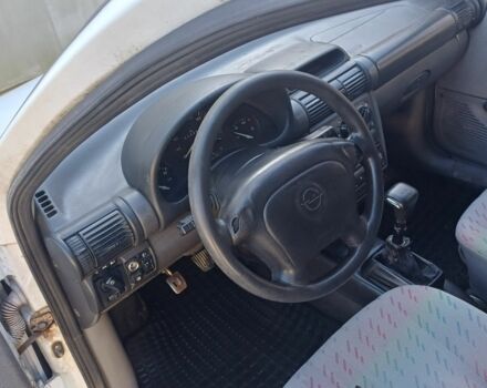 Білий Опель Комбо вант.-пас., об'ємом двигуна 1.4 л та пробігом 444 тис. км за 1100 $, фото 9 на Automoto.ua