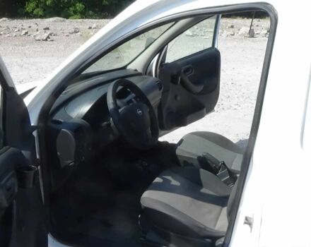 Белый Опель Комбо груз.-пасс., объемом двигателя 1.4 л и пробегом 250 тыс. км за 3099 $, фото 5 на Automoto.ua