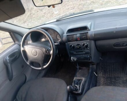 Белый Опель Комбо груз.-пасс., объемом двигателя 0 л и пробегом 999 тыс. км за 900 $, фото 4 на Automoto.ua