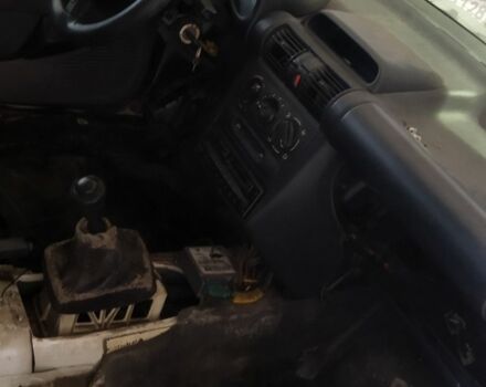 Белый Опель Комбо груз.-пасс., объемом двигателя 0 л и пробегом 300 тыс. км за 464 $, фото 4 на Automoto.ua