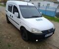 Белый Опель Комбо груз.-пасс., объемом двигателя 1.7 л и пробегом 370 тыс. км за 3600 $, фото 3 на Automoto.ua