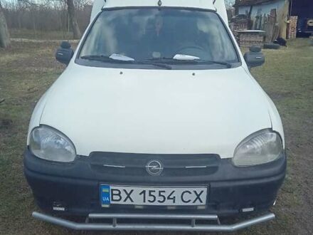 Белый Опель Комбо груз.-пасс., объемом двигателя 1.4 л и пробегом 450 тыс. км за 1250 $, фото 1 на Automoto.ua