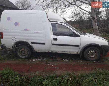 Белый Опель Комбо груз.-пасс., объемом двигателя 1.4 л и пробегом 251 тыс. км за 600 $, фото 1 на Automoto.ua