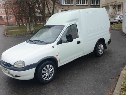 Белый Опель Комбо груз.-пасс., объемом двигателя 1.3 л и пробегом 300 тыс. км за 1499 $, фото 1 на Automoto.ua