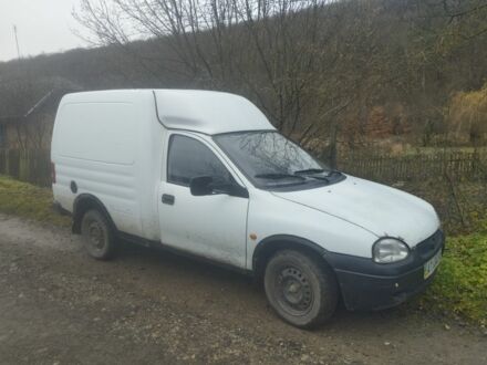 Белый Опель Комбо груз.-пасс., объемом двигателя 1.4 л и пробегом 300 тыс. км за 750 $, фото 1 на Automoto.ua