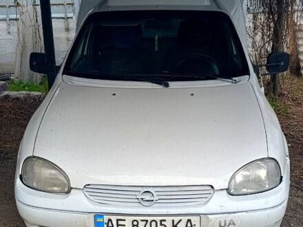 Опель Комбо груз.-пасс. 1999 в Днепре (Днепропетровске) на Automoto.ua Белый Опель Комбо груз.-пасс., объемом двигателя 1.7 л и пробегом 337 тыс. км за 1500 $, фото 1 на Automoto.ua