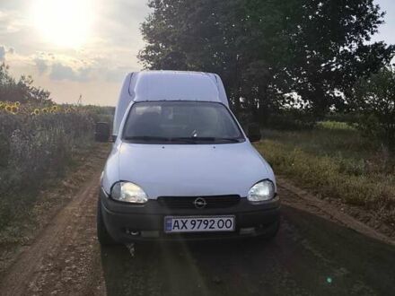 Білий Опель Комбо вант.-пас., об'ємом двигуна 1.39 л та пробігом 150 тис. км за 2000 $, фото 1 на Automoto.ua
