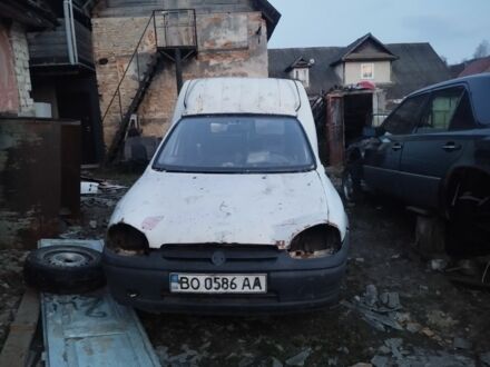 Белый Опель Комбо груз.-пасс., объемом двигателя 1.7 л и пробегом 100 тыс. км за 400 $, фото 1 на Automoto.ua