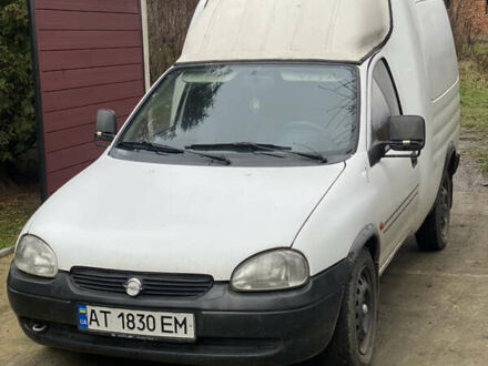 Белый Опель Комбо груз.-пасс., объемом двигателя 1.7 л и пробегом 326 тыс. км за 1750 $, фото 1 на Automoto.ua