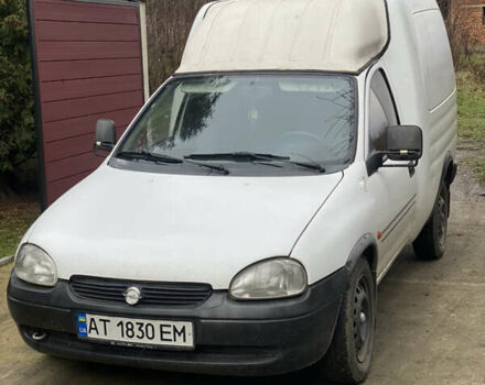 Белый Опель Комбо груз.-пасс., объемом двигателя 1.7 л и пробегом 326 тыс. км за 1750 $, фото 1 на Automoto.ua