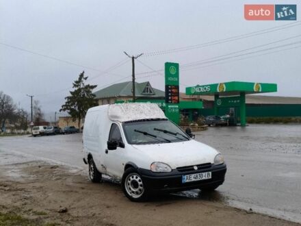 Белый Опель Комбо груз.-пасс., объемом двигателя 1.7 л и пробегом 350 тыс. км за 1500 $, фото 1 на Automoto.ua