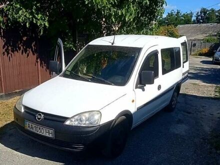 Белый Опель Комбо груз.-пасс., объемом двигателя 1.7 л и пробегом 297 тыс. км за 3200 $, фото 1 на Automoto.ua