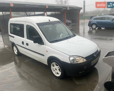 Белый Опель Комбо груз.-пасс., объемом двигателя 1.69 л и пробегом 413 тыс. км за 3500 $, фото 1 на Automoto.ua