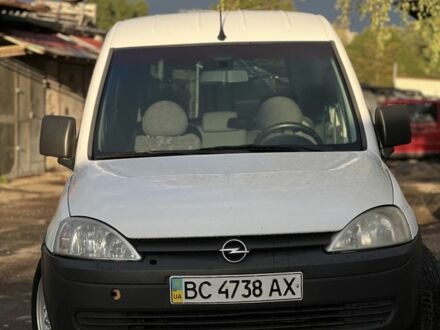 Білий Опель Комбо вант.-пас., об'ємом двигуна 1.7 л та пробігом 300 тис. км за 3400 $, фото 1 на Automoto.ua