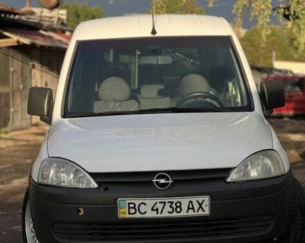 Белый Опель Комбо груз.-пасс., объемом двигателя 1.7 л и пробегом 300 тыс. км за 3400 $, фото 1 на Automoto.ua