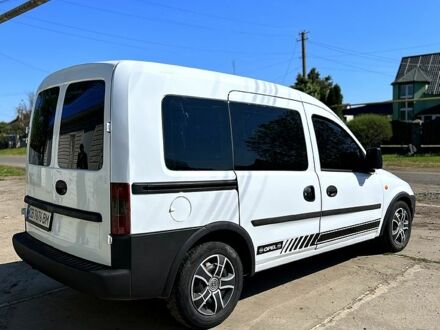 Белый Опель Комбо груз.-пасс., объемом двигателя 1.7 л и пробегом 350 тыс. км за 3450 $, фото 1 на Automoto.ua
