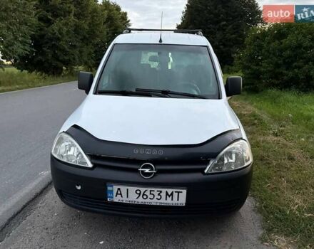 Белый Опель Комбо груз.-пасс., объемом двигателя 1.7 л и пробегом 498 тыс. км за 3400 $, фото 1 на Automoto.ua