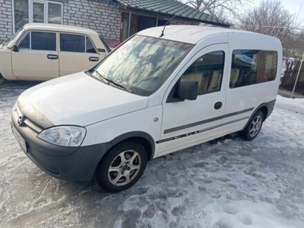 Белый Опель Комбо груз.-пасс., объемом двигателя 1.7 л и пробегом 380 тыс. км за 2800 $, фото 1 на Automoto.ua
