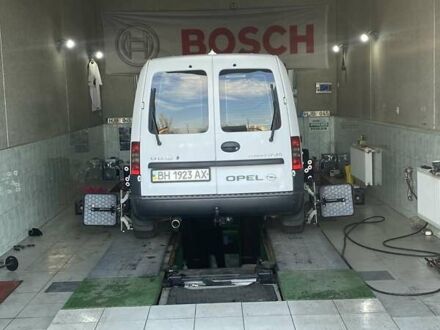 Белый Опель Комбо груз.-пасс., объемом двигателя 1.7 л и пробегом 230 тыс. км за 4400 $, фото 1 на Automoto.ua