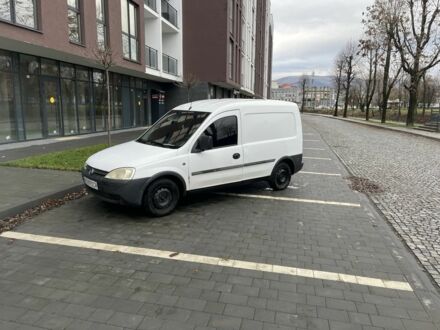 Белый Опель Комбо груз.-пасс., объемом двигателя 1.7 л и пробегом 170 тыс. км за 2600 $, фото 1 на Automoto.ua