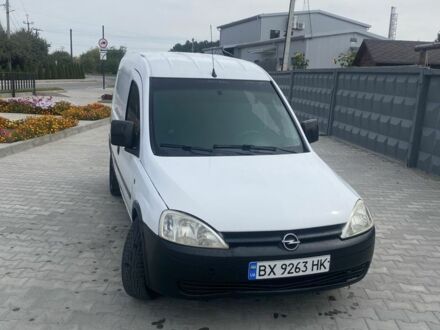 Білий Опель Комбо вант.-пас., об'ємом двигуна 1.7 л та пробігом 300 тис. км за 2050 $, фото 1 на Automoto.ua
