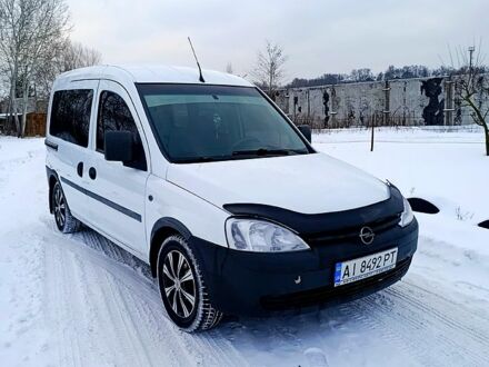 Белый Опель Комбо груз.-пасс., объемом двигателя 1.7 л и пробегом 310 тыс. км за 3450 $, фото 1 на Automoto.ua