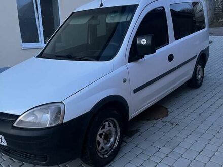 Белый Опель Комбо груз.-пасс., объемом двигателя 1.6 л и пробегом 265 тыс. км за 3800 $, фото 1 на Automoto.ua