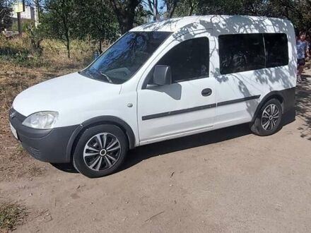 Білий Опель Комбо вант.-пас., об'ємом двигуна 1.69 л та пробігом 350 тис. км за 3500 $, фото 1 на Automoto.ua