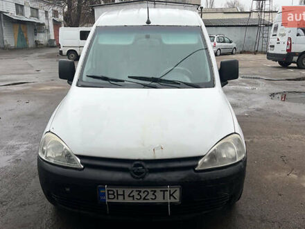 Білий Опель Комбо вант.-пас., об'ємом двигуна 1.7 л та пробігом 270 тис. км за 1700 $, фото 1 на Automoto.ua
