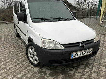 Опель Комбо груз.-пасс. 2004 в Новой Ушице на Automoto.ua Белый Опель Комбо груз.-пасс., объемом двигателя 1.7 л и пробегом 401 тыс. км за 4199 $, фото 1 на Automoto.ua