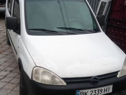 Опель Комбо груз.-пасс. 2004 в Ровно на Automoto.ua Белый Опель Комбо груз.-пасс., объемом двигателя 1.7 л и пробегом 370 тыс. км за 2800 $, фото 1 на Automoto.ua