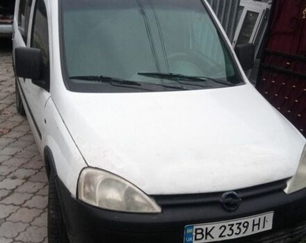 Белый Опель Комбо груз.-пасс., объемом двигателя 1.7 л и пробегом 370 тыс. км за 2800 $, фото 1 на Automoto.ua