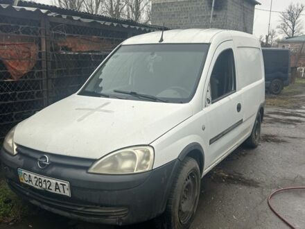 Белый Опель Комбо груз.-пасс., объемом двигателя 1.7 л и пробегом 200 тыс. км за 466 $, фото 1 на Automoto.ua