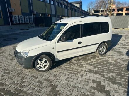 Белый Опель Комбо груз.-пасс., объемом двигателя 1.7 л и пробегом 367 тыс. км за 2800 $, фото 1 на Automoto.ua