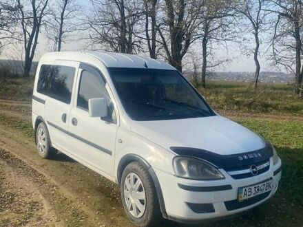 Белый Опель Комбо груз.-пасс., объемом двигателя 1.7 л и пробегом 448 тыс. км за 3100 $, фото 1 на Automoto.ua
