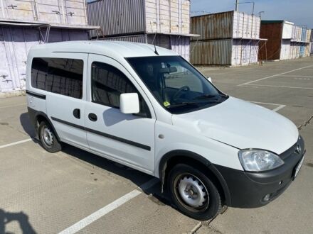 Белый Опель Комбо груз.-пасс., объемом двигателя 1.7 л и пробегом 442 тыс. км за 3500 $, фото 1 на Automoto.ua