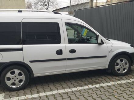 Белый Опель Комбо груз.-пасс., объемом двигателя 1.2 л и пробегом 300 тыс. км за 3950 $, фото 1 на Automoto.ua
