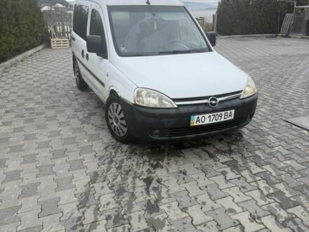 Белый Опель Комбо груз.-пасс., объемом двигателя 0 л и пробегом 260 тыс. км за 2700 $, фото 1 на Automoto.ua