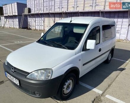 Белый Опель Комбо груз.-пасс., объемом двигателя 1.7 л и пробегом 442 тыс. км за 3300 $, фото 1 на Automoto.ua