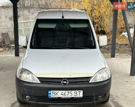 Белый Опель Комбо груз.-пасс., объемом двигателя 1.69 л и пробегом 240 тыс. км за 3200 $, фото 1 на Automoto.ua