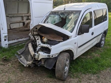 Опель Комбо вант.-пас. 2004 у Береговом на Automoto.ua Білий Опель Комбо вант.-пас., об'ємом двигуна 1.7 л та пробігом 300 тис. км за 1000 $, фото 1 на Automoto.ua