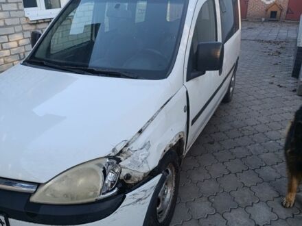 Опель Комбо груз.-пасс. 2005 в Нововолынск на Automoto.ua Белый Опель Комбо груз.-пасс., объемом двигателя 0 л и пробегом 310 тыс. км за 1500 $, фото 1 на Automoto.ua