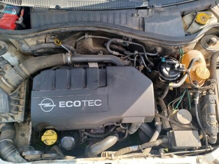 Белый Опель Комбо груз.-пасс., объемом двигателя 1.2 л и пробегом 290 тыс. км за 3600 $, фото 1 на Automoto.ua