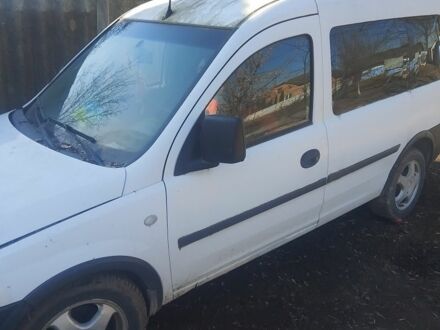 Белый Опель Комбо груз.-пасс., объемом двигателя 1.3 л и пробегом 300 тыс. км за 1500 $, фото 1 на Automoto.ua