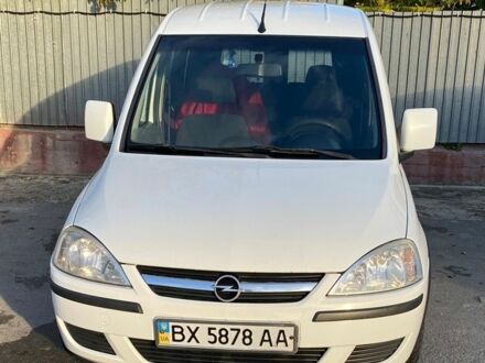 Белый Опель Комбо груз.-пасс., объемом двигателя 1.3 л и пробегом 240 тыс. км за 3700 $, фото 1 на Automoto.ua