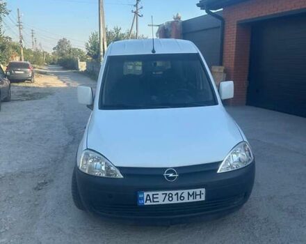 Белый Опель Комбо груз.-пасс., объемом двигателя 1.3 л и пробегом 284 тыс. км за 3500 $, фото 1 на Automoto.ua