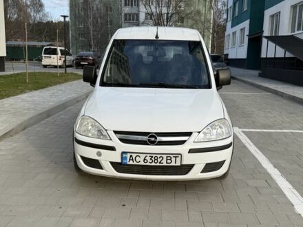 Белый Опель Комбо груз.-пасс., объемом двигателя 1.7 л и пробегом 280 тыс. км за 2999 $, фото 1 на Automoto.ua